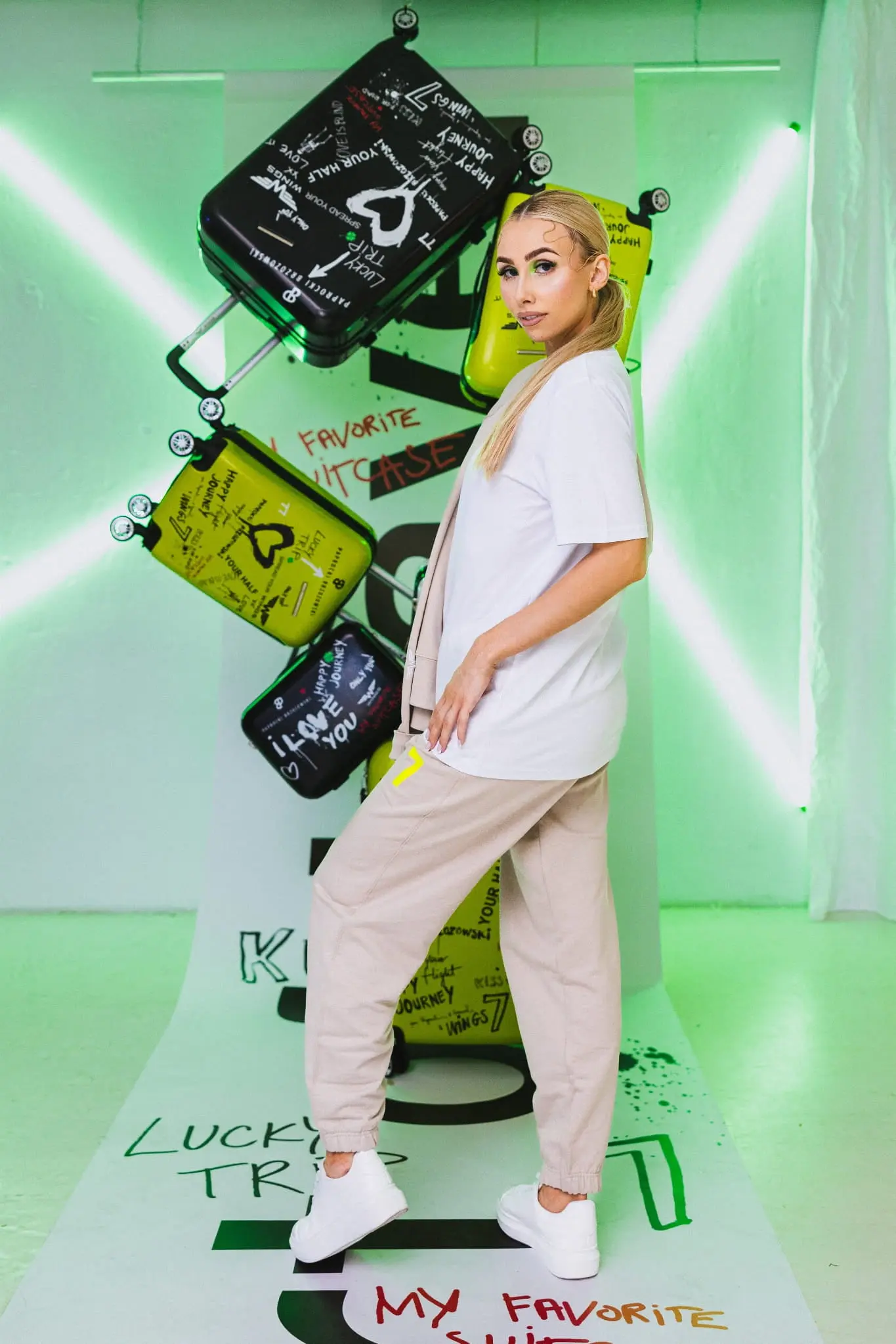 Beżowe Dresy OVERSIZE z haftem “7” Wings x Paprocki & Brzozowski UNISEX - Image 2