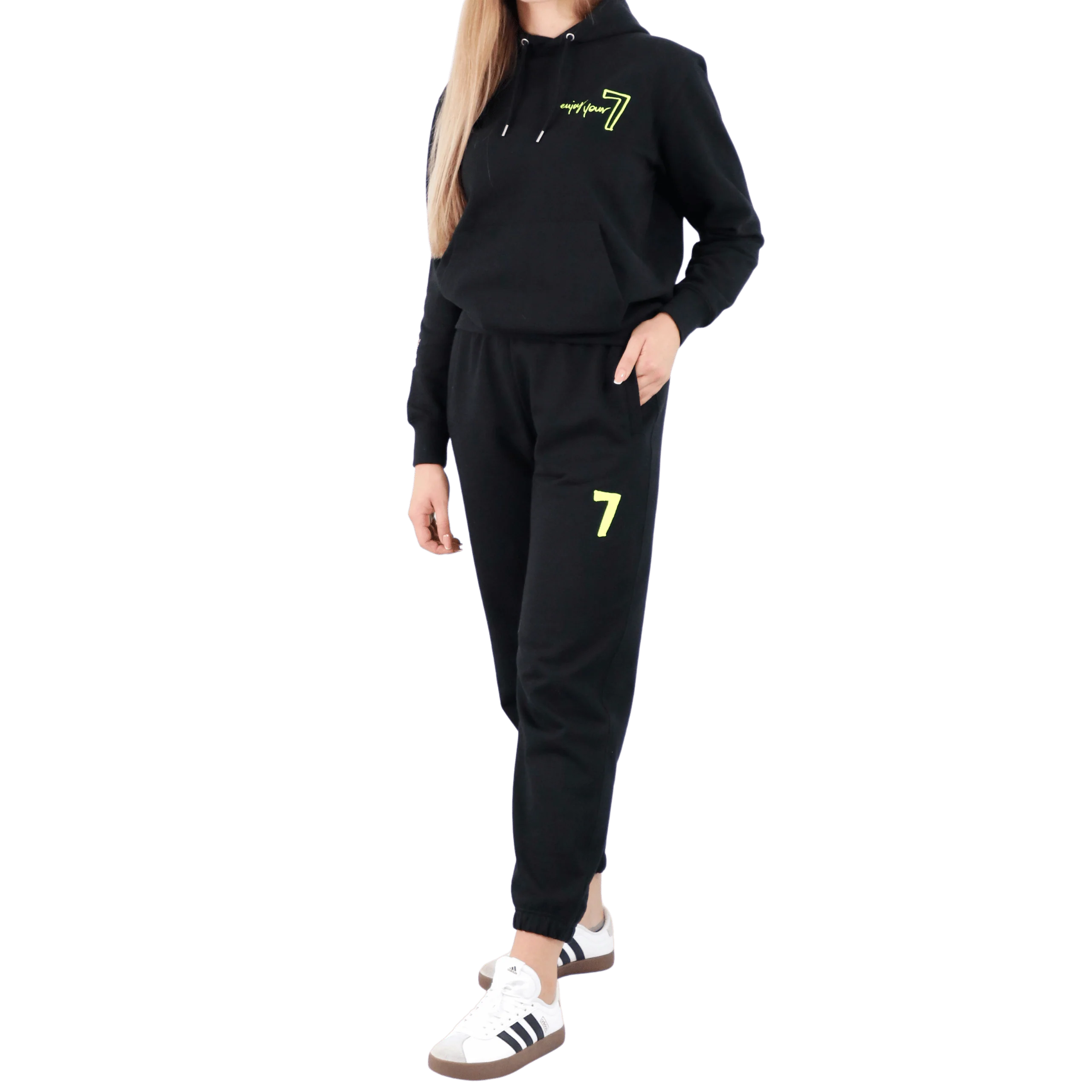 Czarne Dresy OVERSIZE z haftem “7” Wings x Paprocki & Brzozowski UNISEX - Image 4