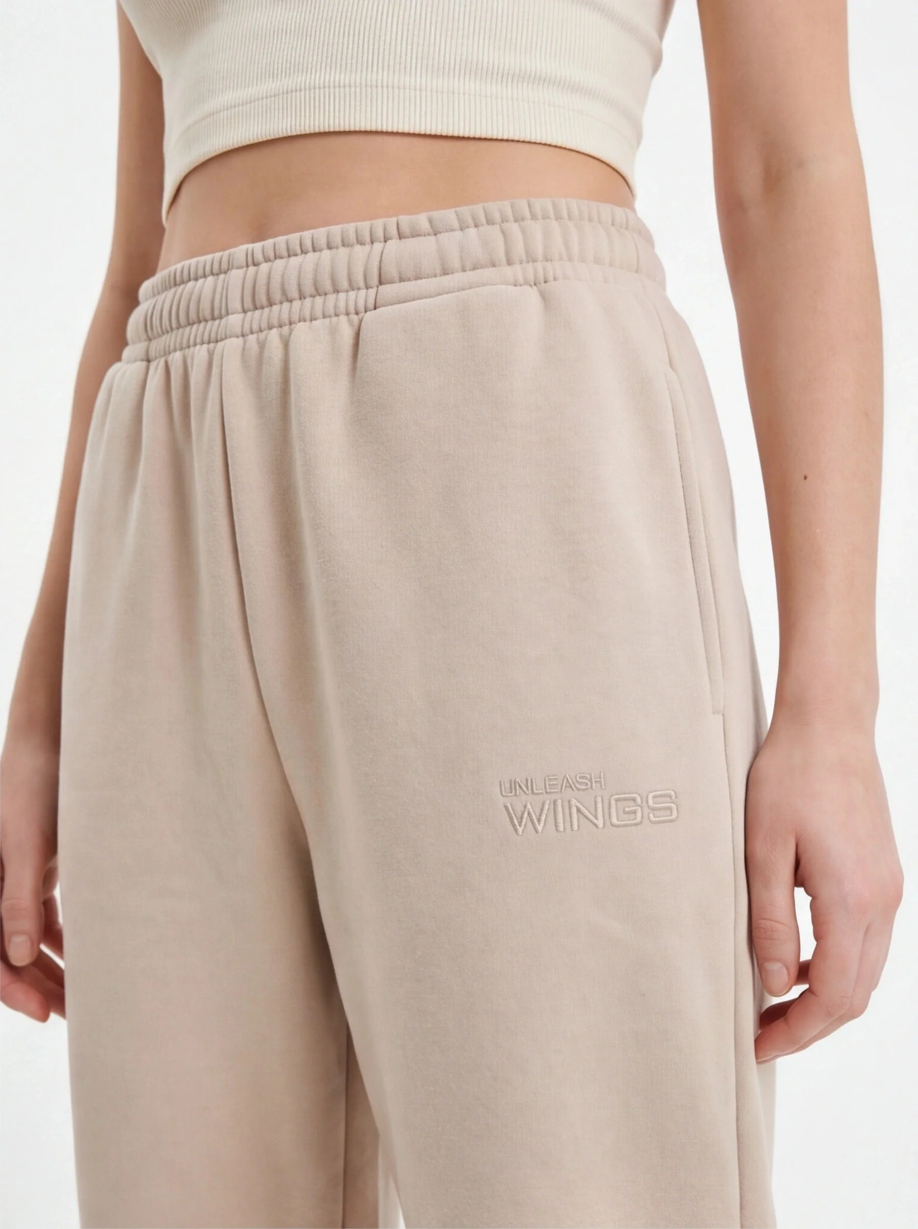 Damskie spodnie dresowe oversize UNLEASH WINGS BEIGE - Image 4