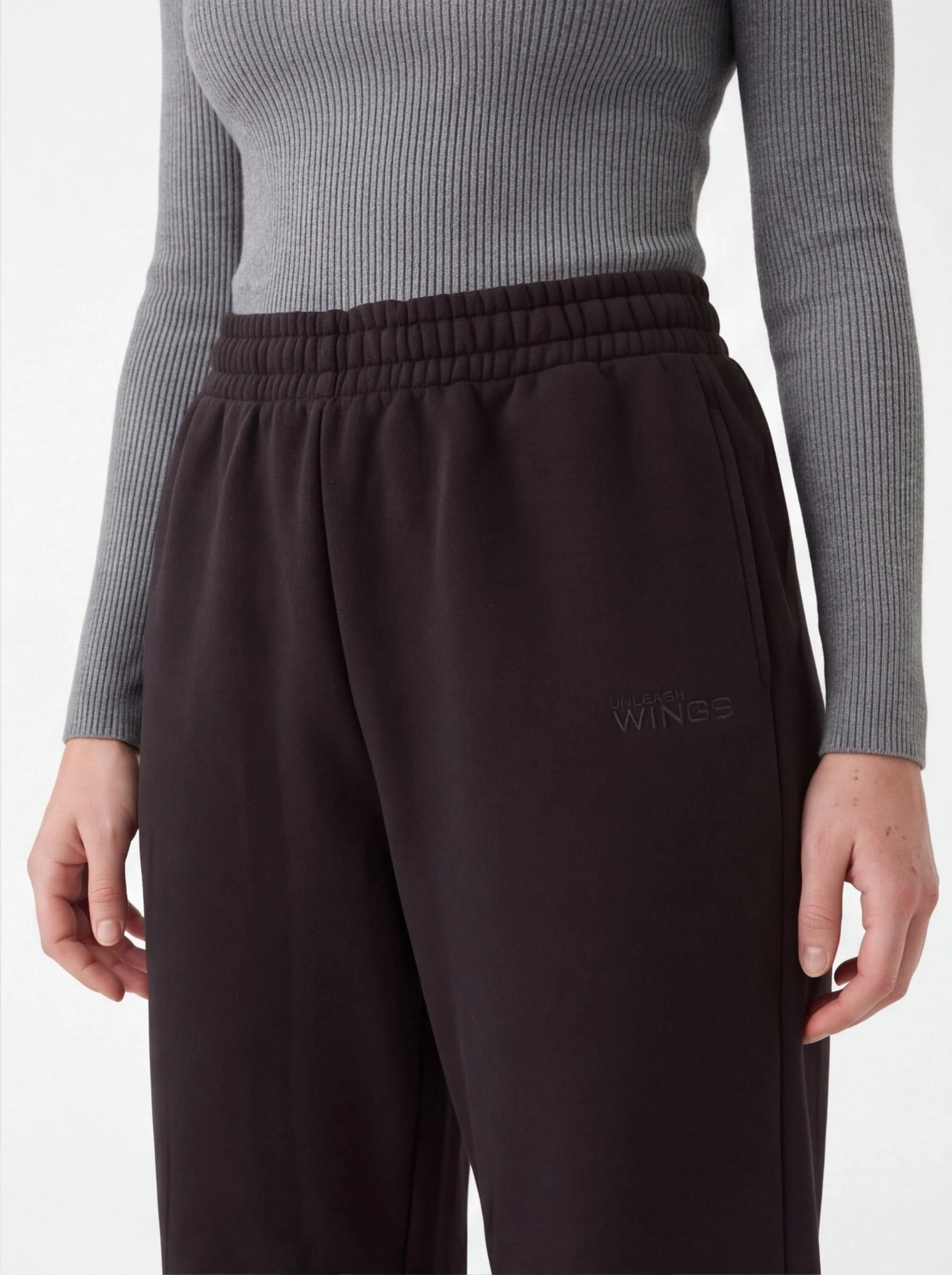 Damskie spodnie dresowe oversize UNLEASH WINGS BLACK - Image 3