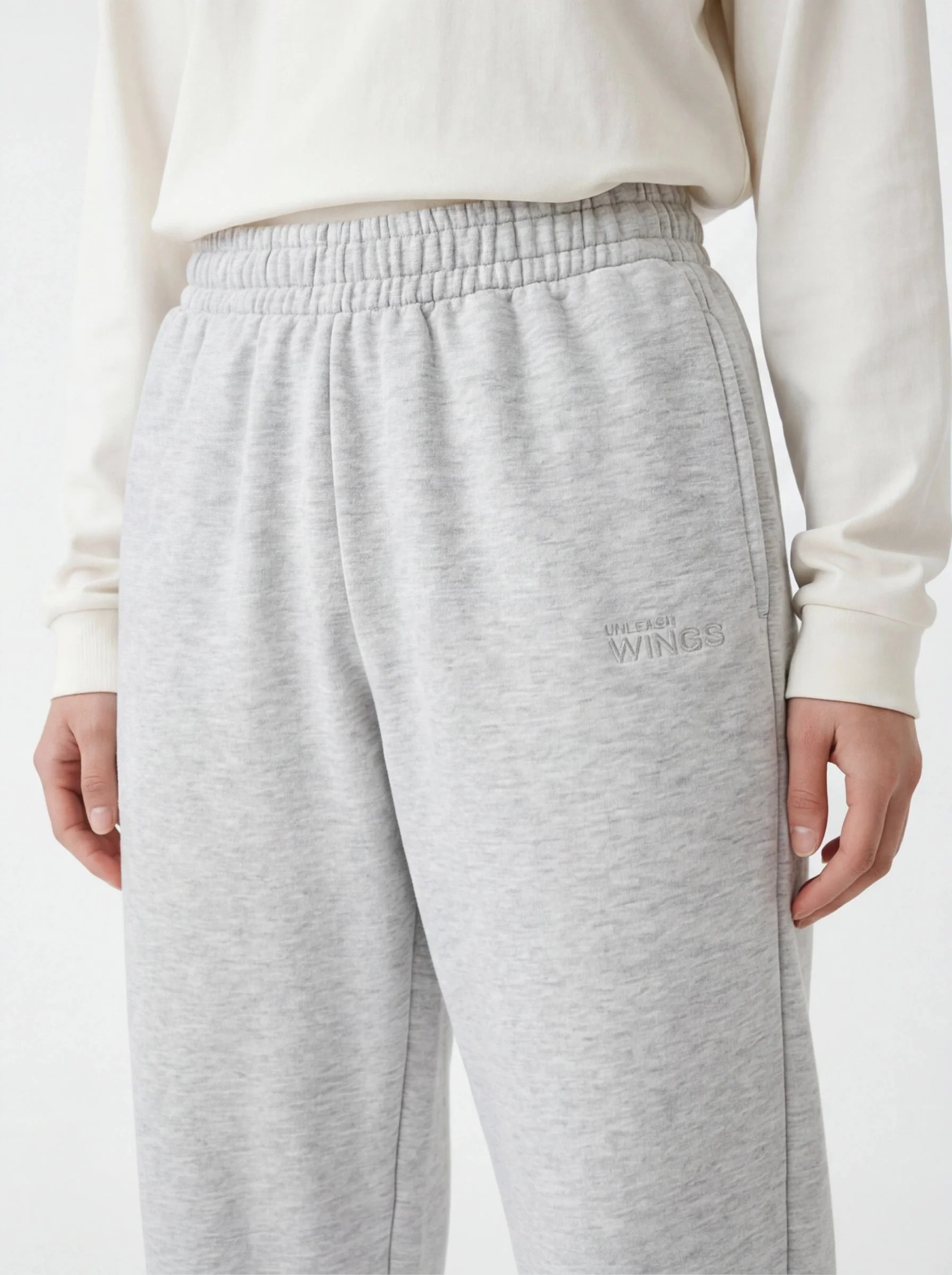Damskie spodnie dresowe oversize UNLEASH WINGS GREY - Image 3