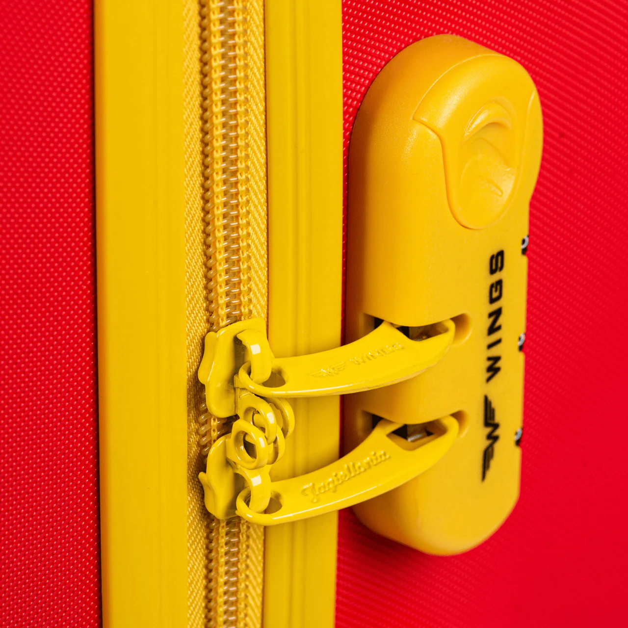 Walizka kabinowa Wings x Jagiellonia 20" RED - Image 9