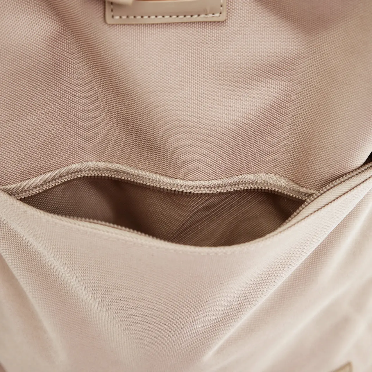WINGS Zwijany plecak miejski 16L TROGON BEIGE - Image 14