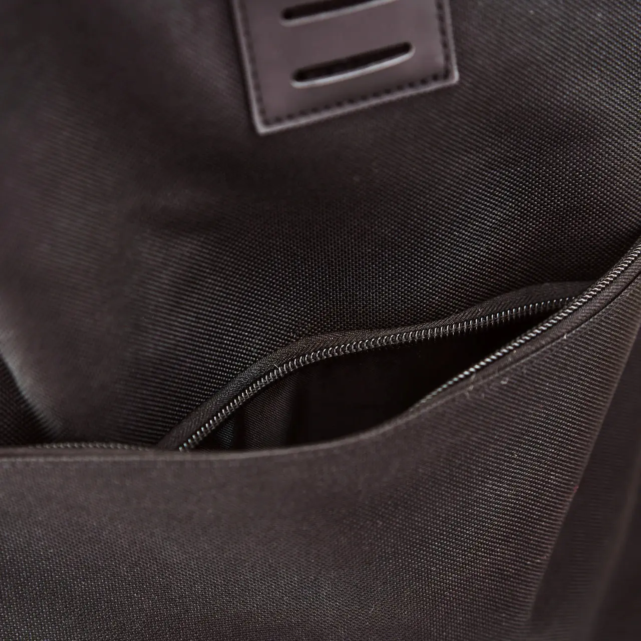 WINGS Zwijany plecak miejski 16L TROGON  BLACK - Image 14